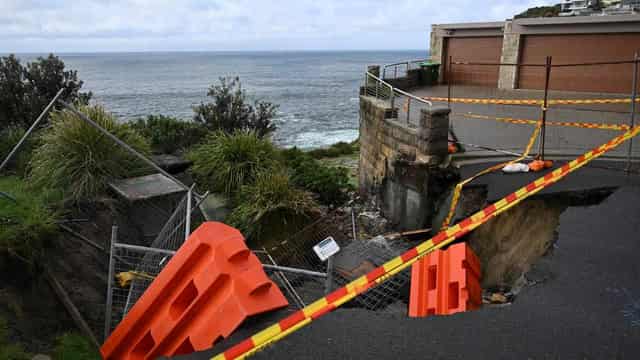 Council gets to work on Sydney sinkhole caused by rain