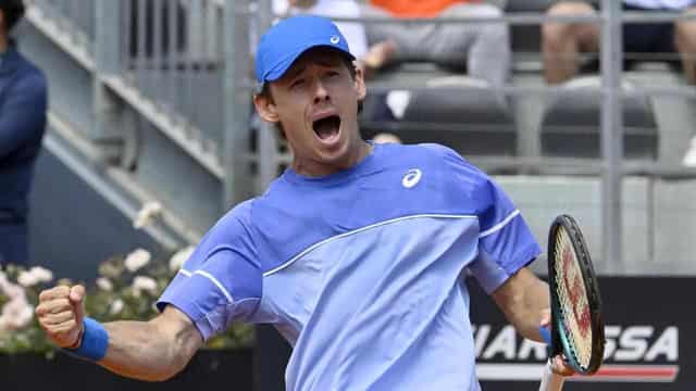 De Minaur into Rome's last 16 in rare top-20 clay win