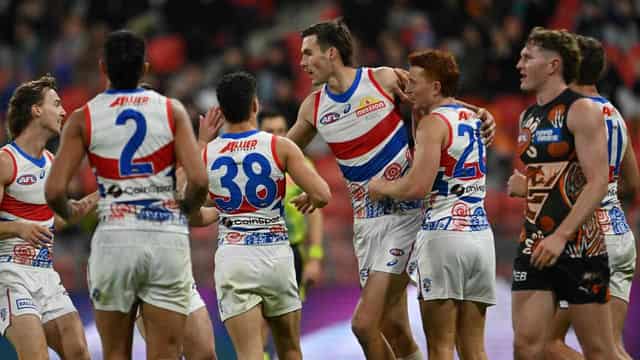 Western Bulldogs thump slumping Giants in Sydney