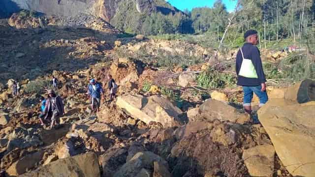 Hundreds feared dead after Papua New Guinea landslide