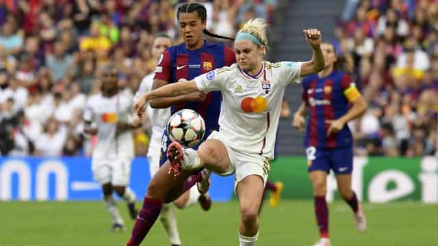 Barcelona beat Lyon to end Ellie Carpenter triple dream