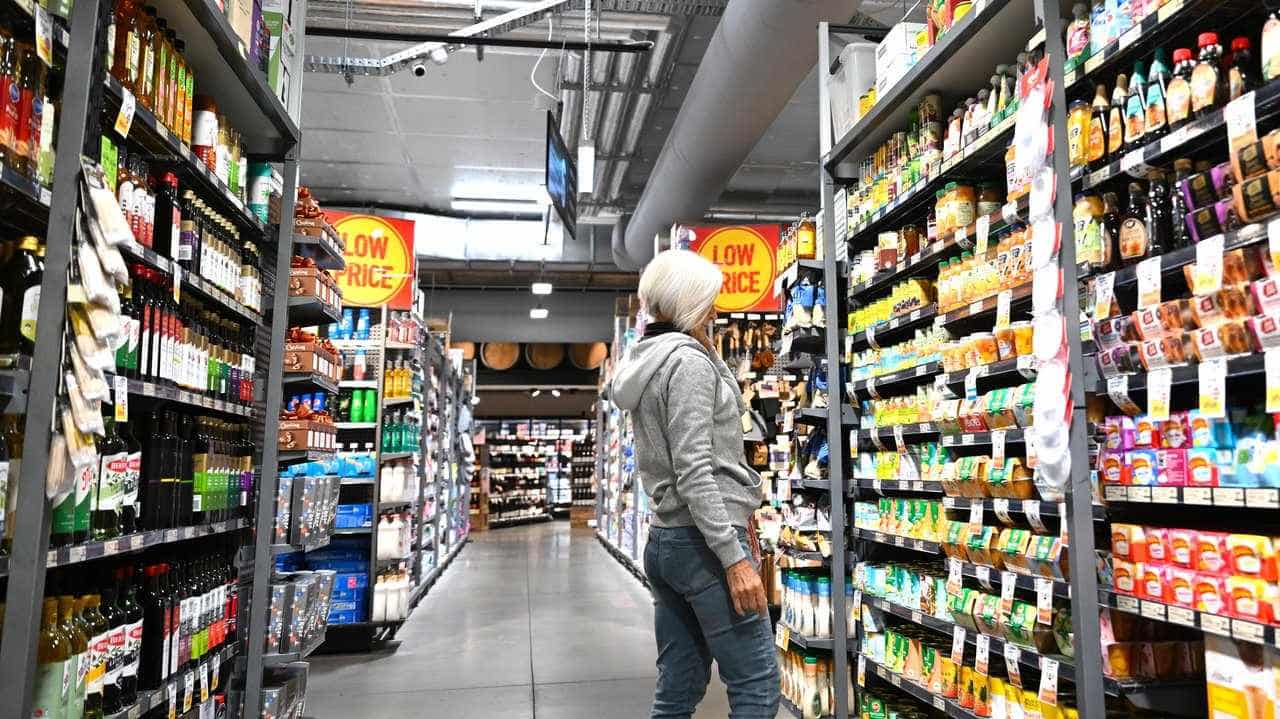 Shoppers slash emissions by grabbing greener groceries