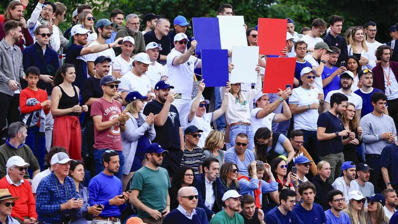 Alcohol ban for French Open fans after Goffin complaint