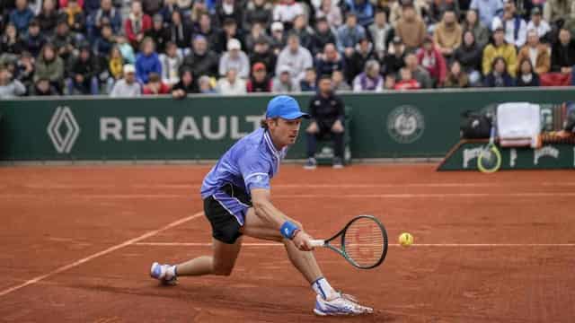 De Minaur hails mental strength in landmark Paris win