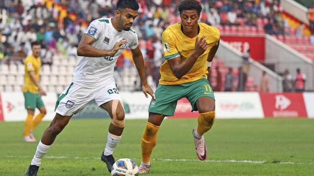 Arnold laments unsafe pitch as Socceroos switch focus