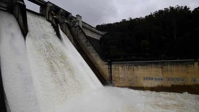 Labor sprays pledge to pull plug on major hydro project