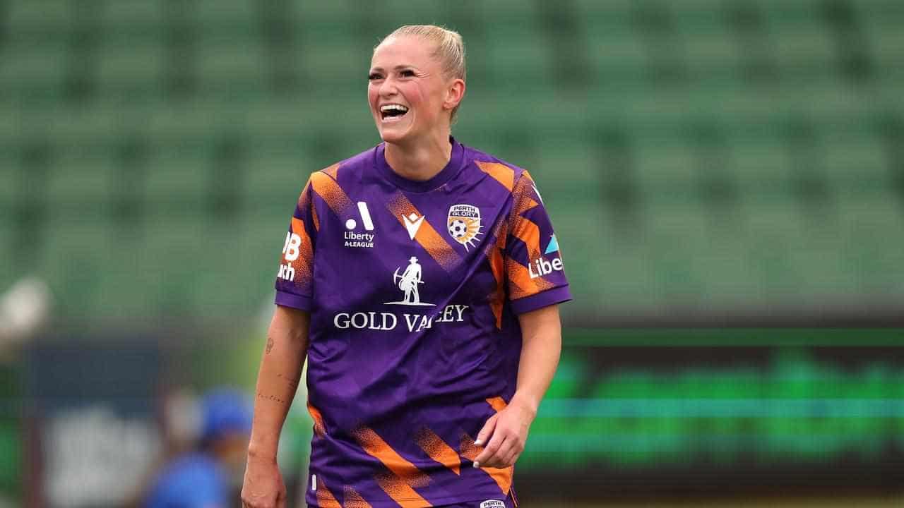 Sydney FC sign 'livewire' Farrow after Vine departure