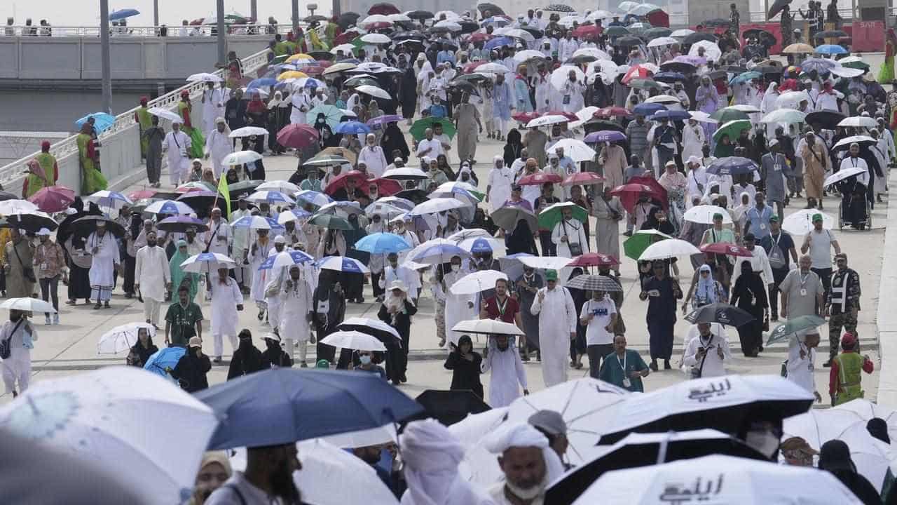 Hundreds die during Hajj pilgrimage amid intense heat