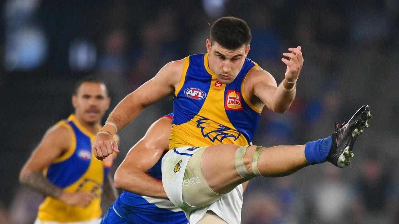 Elliot Yeo signs with Eagles until 2027