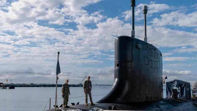 Australians deploy for nuclear sub training mission