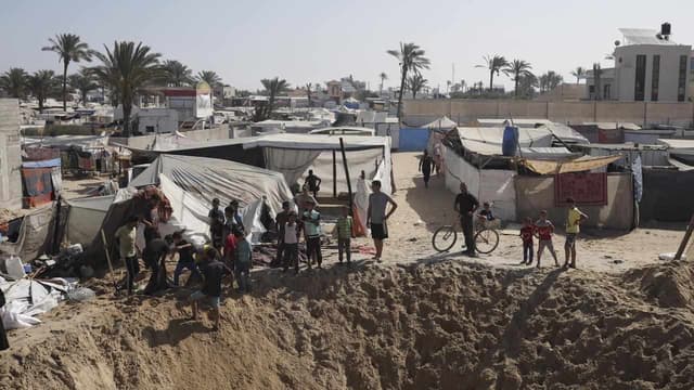 Israeli tanks at edge of Rafah's Mawasi refuge zone