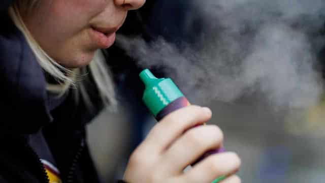 Pharmacy lobby blasts plan for chemists to sell vapes