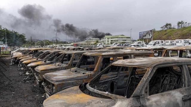 Police cars torched in fresh New Caledonia protests