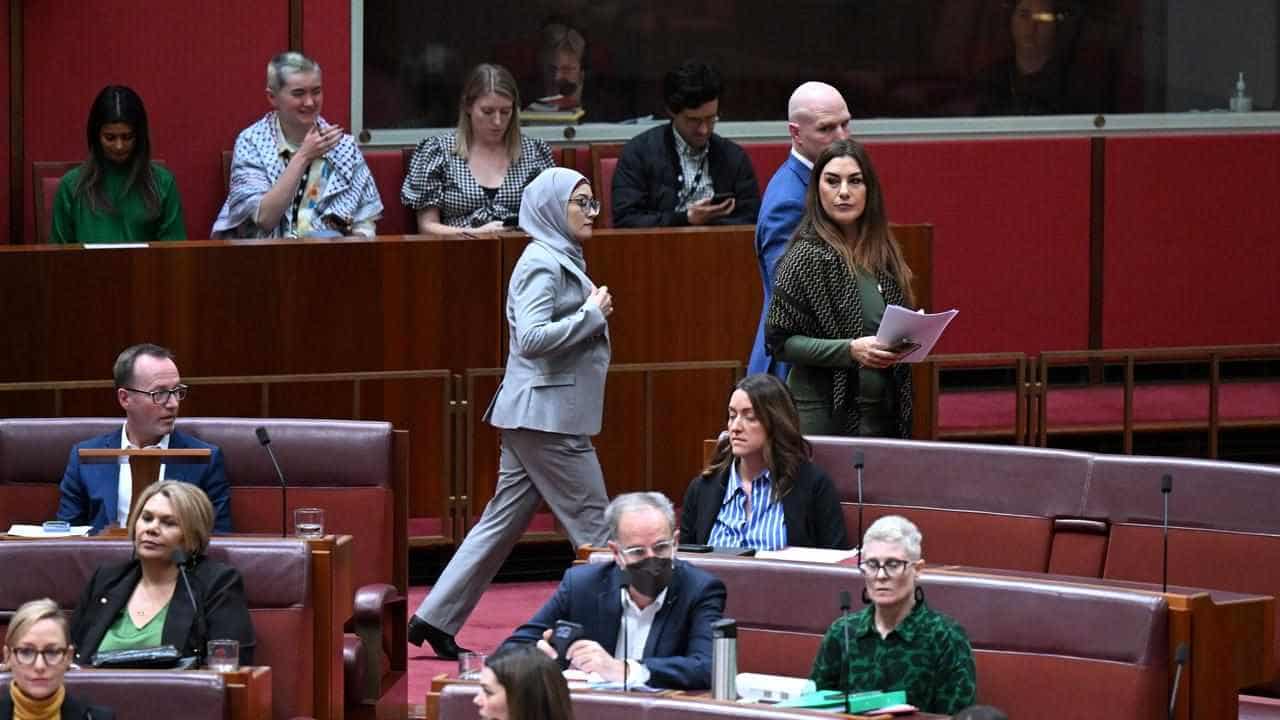 Labor senator crosses floor for Palestine, risks exile