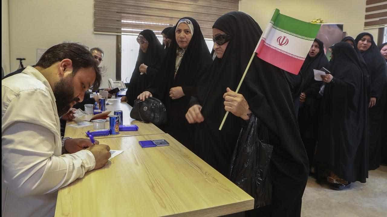 Reformist, hardliner to contest run-off Iran election