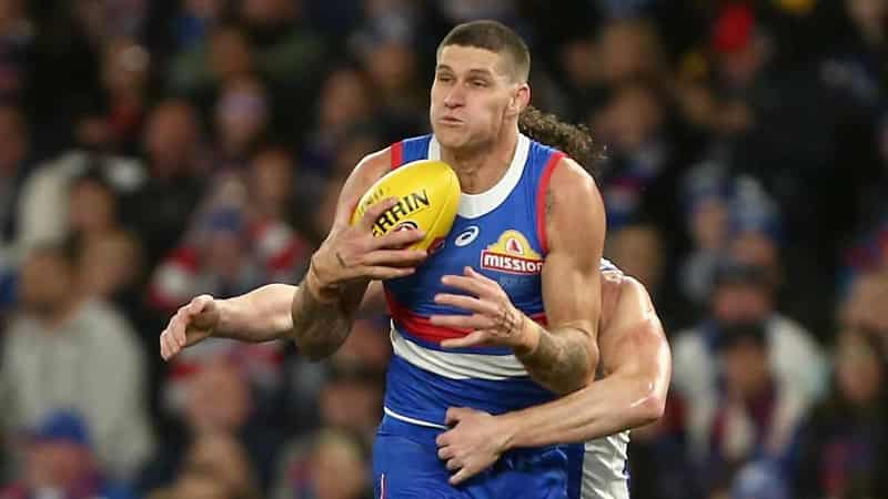 Lobb's shock switch a win for unconvincing Bulldogs