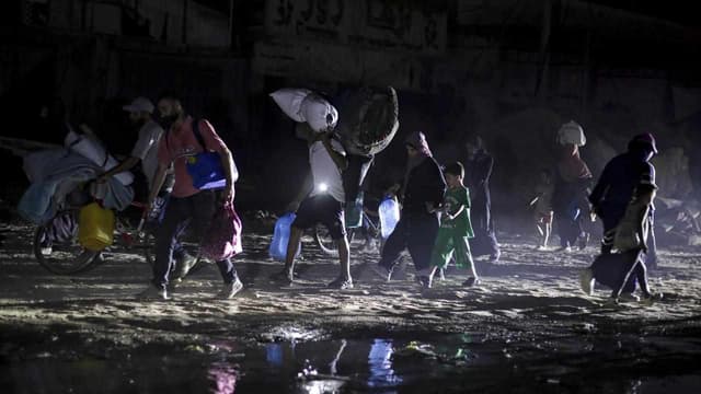 Thousands flee homes as Israel forces bomb Gaza's south