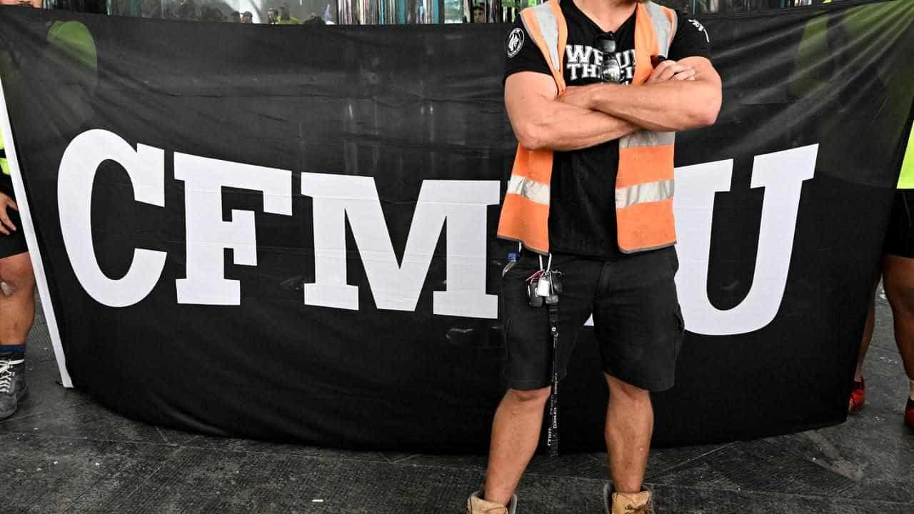 CFMEU angry over union-busting law after threat to AFL