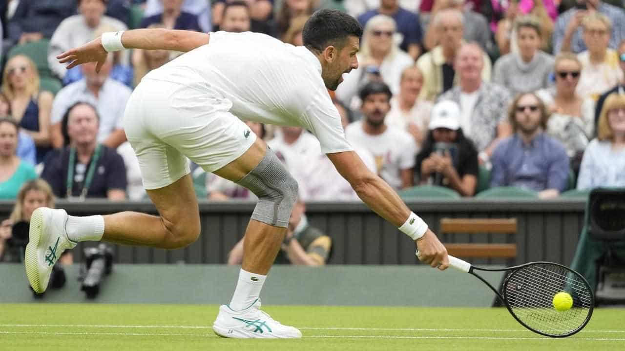 Djokovic's wounded knee no problem in Wimbledon return