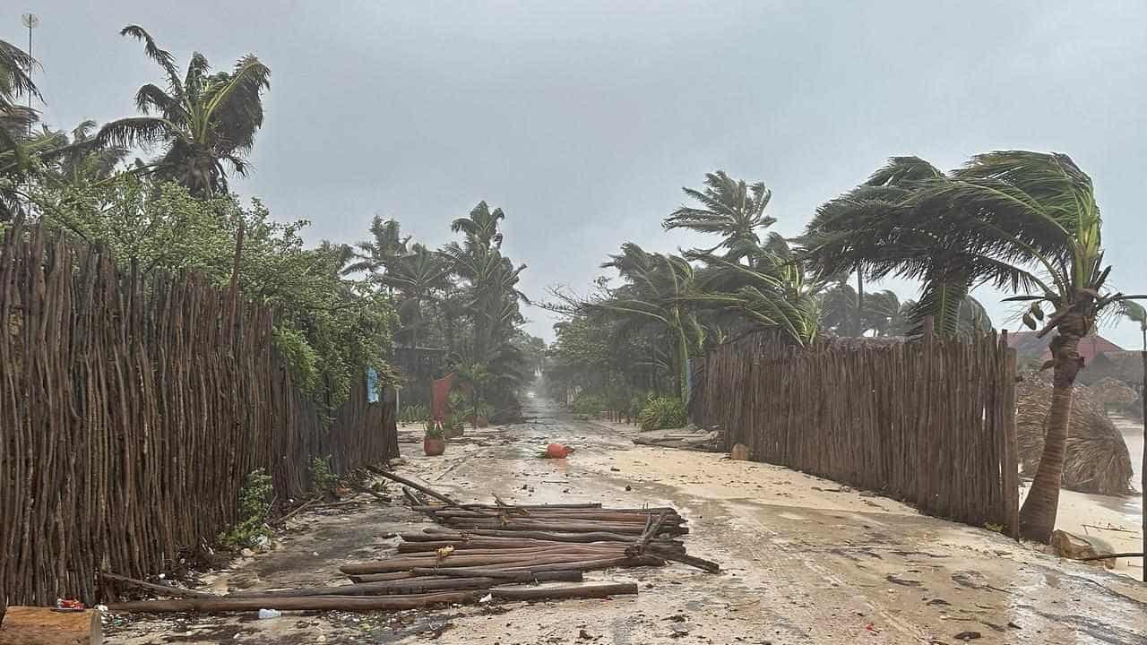 Beryl spares Mexico's Yucatan beaches, aims at Texas