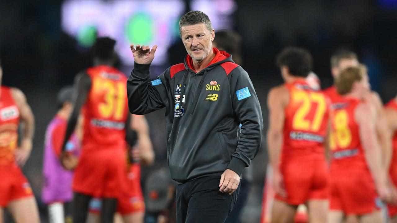 Coach fumes as Roos ensure Suns remain on road to ruin