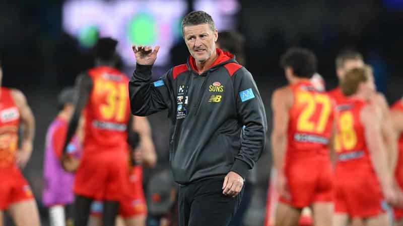 Coach fumes as Roos ensure Suns remain on road to ruin