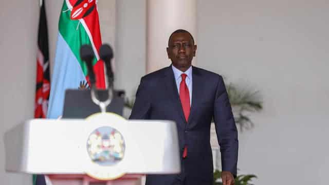 Kenya president sacks cabinet, bows to protest pressure