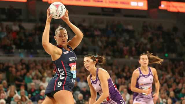 Vixens boost top-two hopes and spoil Rav’s farewell