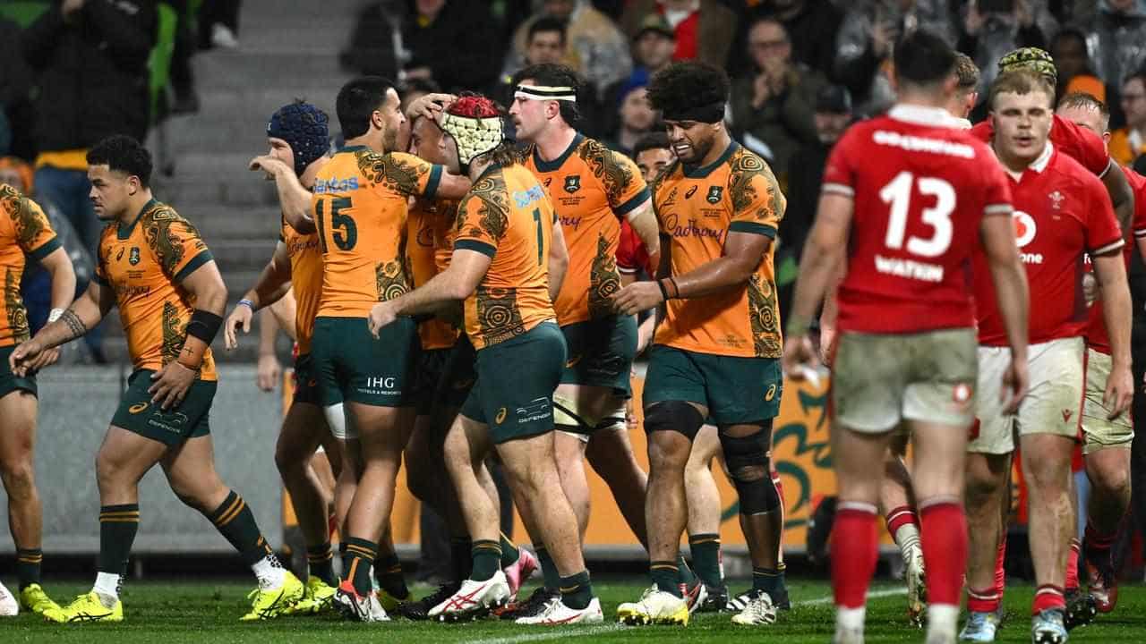 Wallabies pip Wales to extend Schmidt's winning start