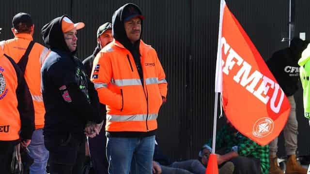 CFMEU loses Labor, peak union ties following suspension