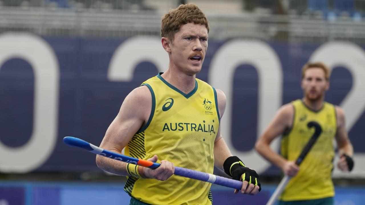 Kookaburra amputates part of finger to play in Paris