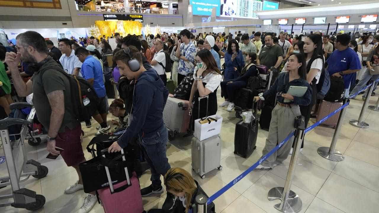 Software error disrupts flights, banks, media worldwide