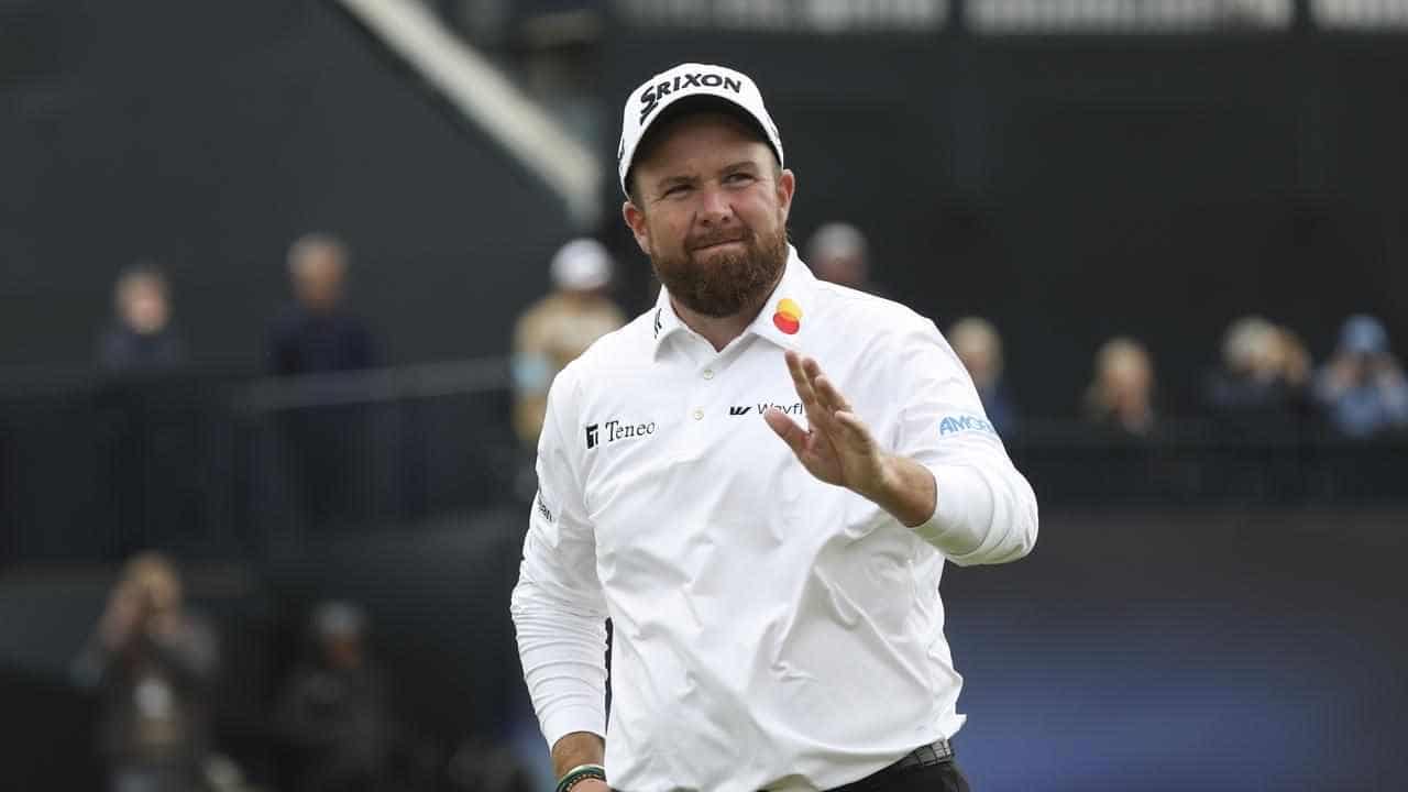 Lowry survives double-bogey to take control at The Open