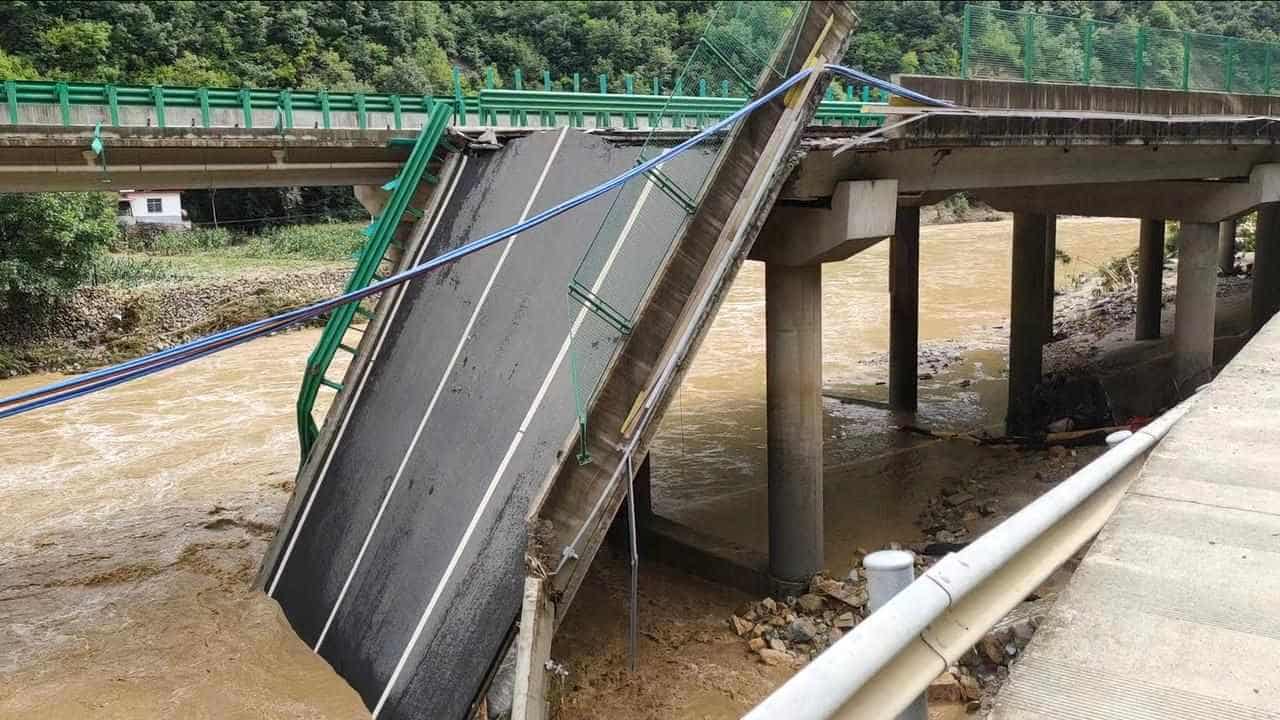 Floods kill at least eight, 30 missing in China