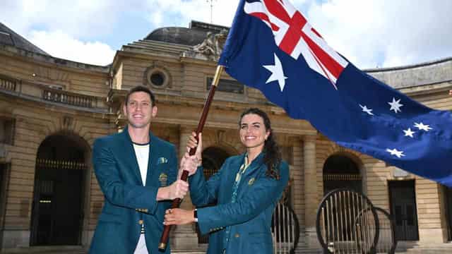 Fox, Ockenden to carry Australian flag at Games opening