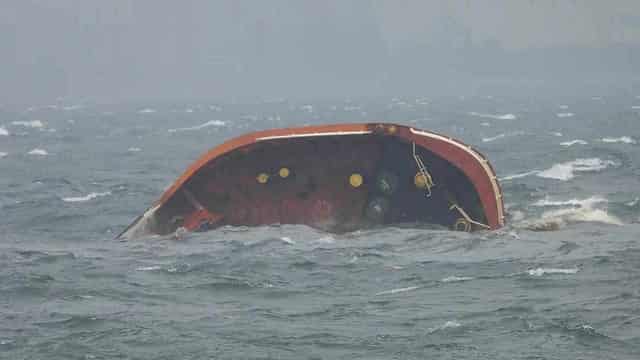 Fears of major spill after Philippine oil tanker sinks