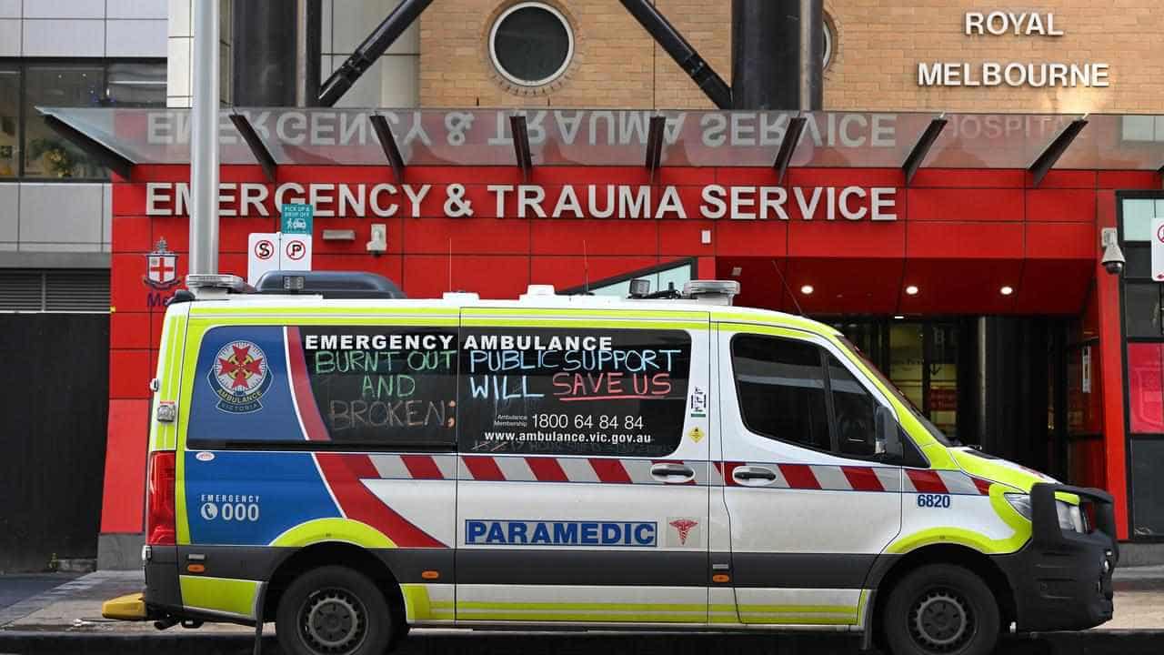 Paramedic dispute unsustainable, Victorian premier says