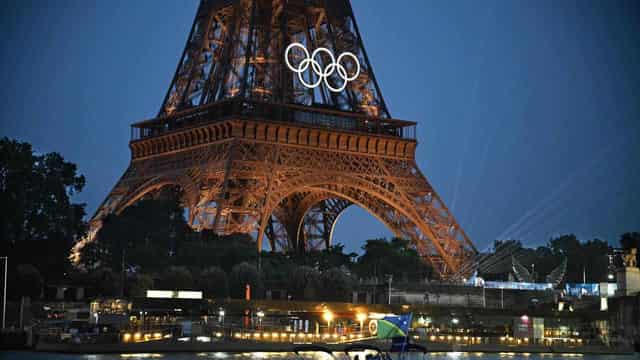 Celine Dion serenades Paris in sodden start to Olympics