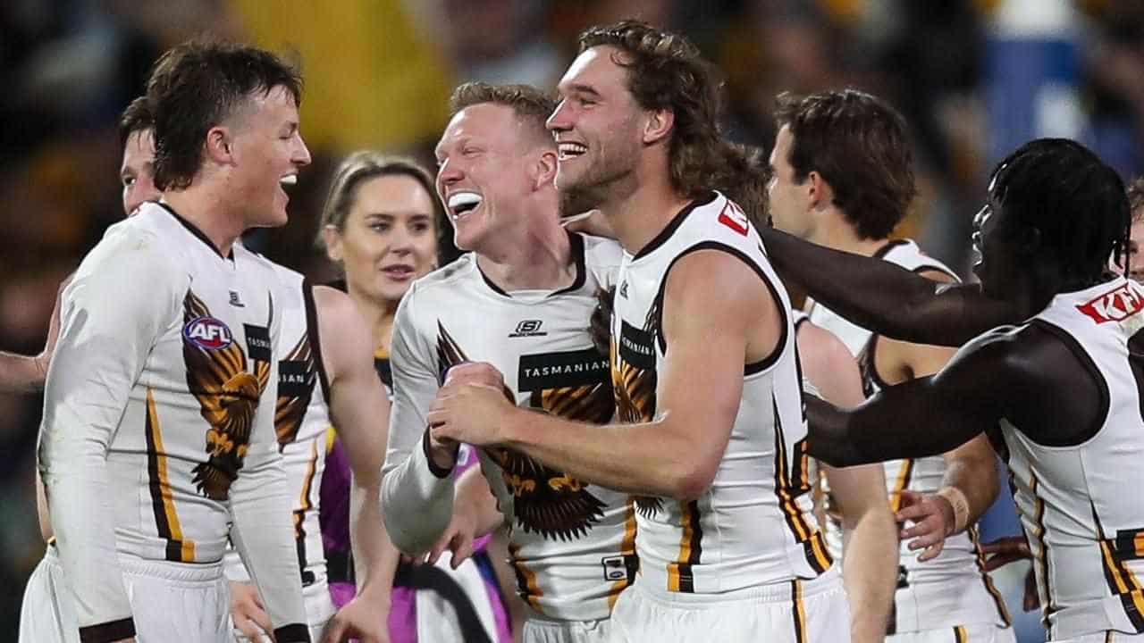 Hawks swoop on Crows to continue finals push