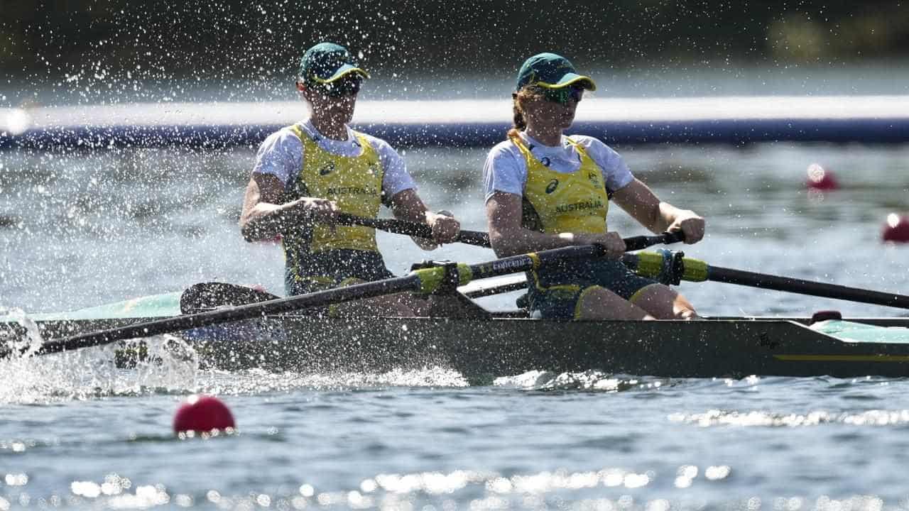 Women's pair set pace in Paris rowing heats