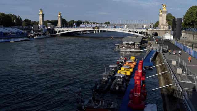 Games chiefs again pull pin on Seine triathlon training