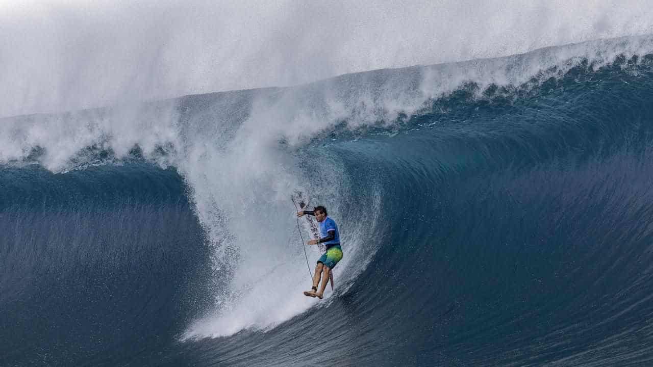 Robinson beats world No.1 Florence in Olympic surfing