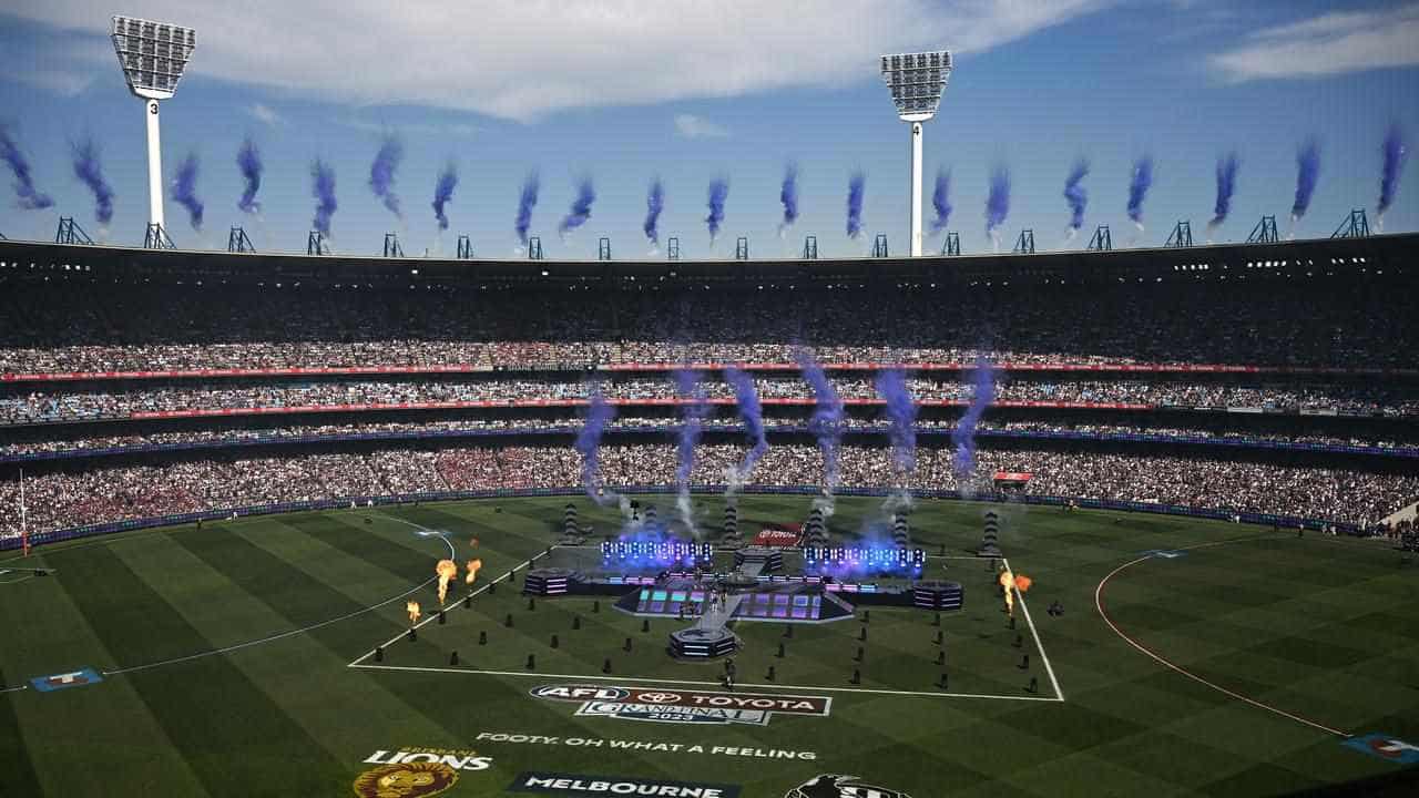 AFL again resists pull of grand final under lights