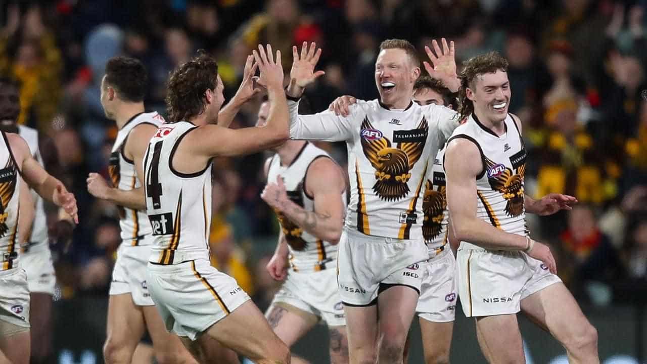 Giant Buckley wary of Hawthorn's 'incredible momentum'