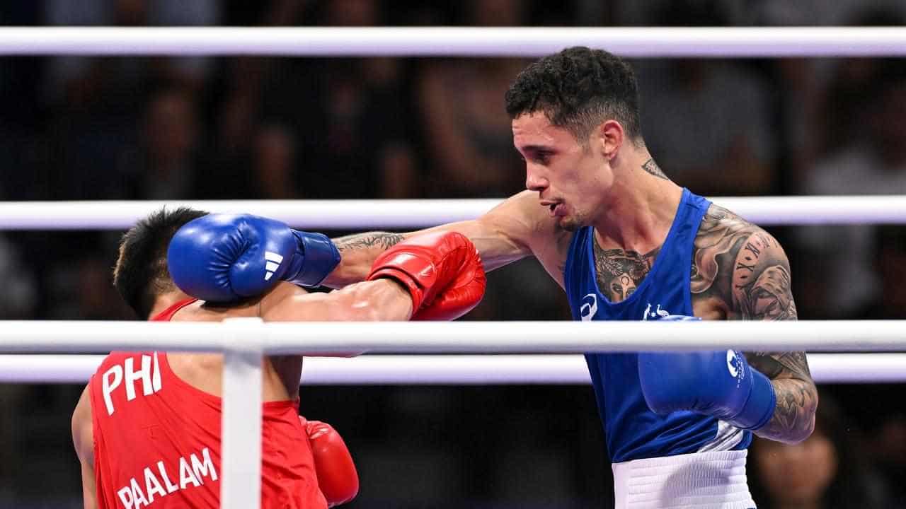 Backflipping Senior secures rare Aussie boxing medal