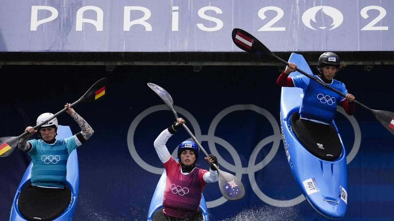 Fox sisters hit the water for new kayak cross event