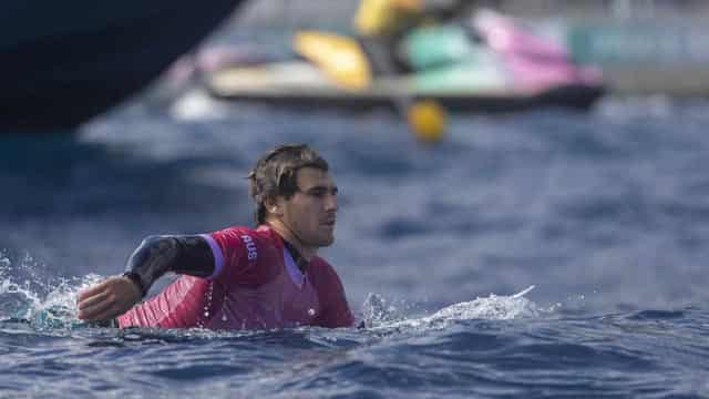 Lay day delays Robinson's shot at Olympic surfing gold