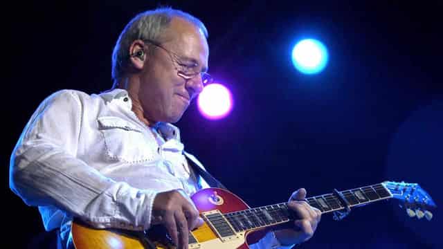 Mark Knopfler started career strumming tennis racquets