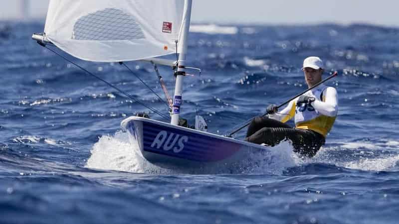 Wearn on course for back-to-back golds despite off day