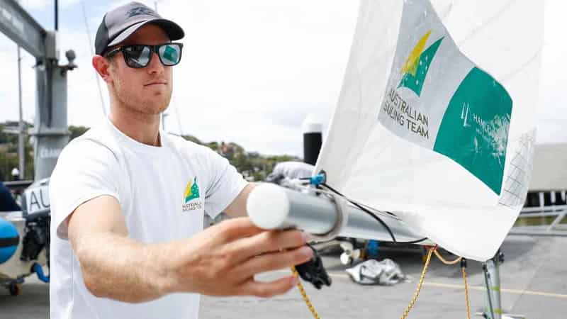 Leader Wearn forced to wait again for sailing medal